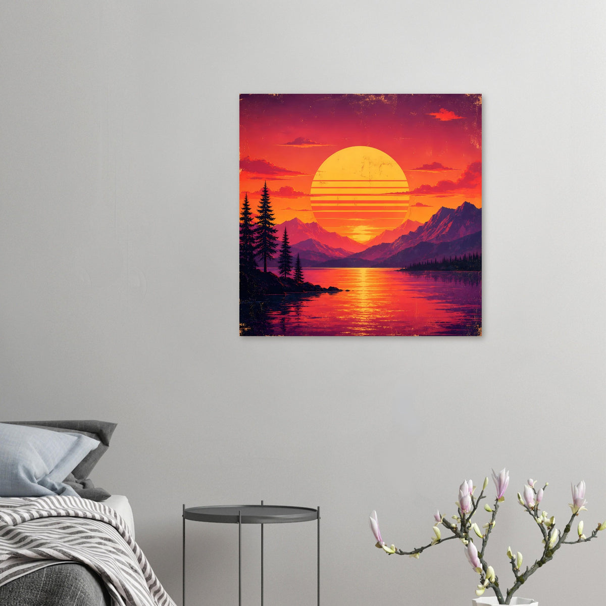 Kleines Wandposter: Retro Sonnenuntergang über Bergsee, gelbe Sonne mit Streifen, Tannen.