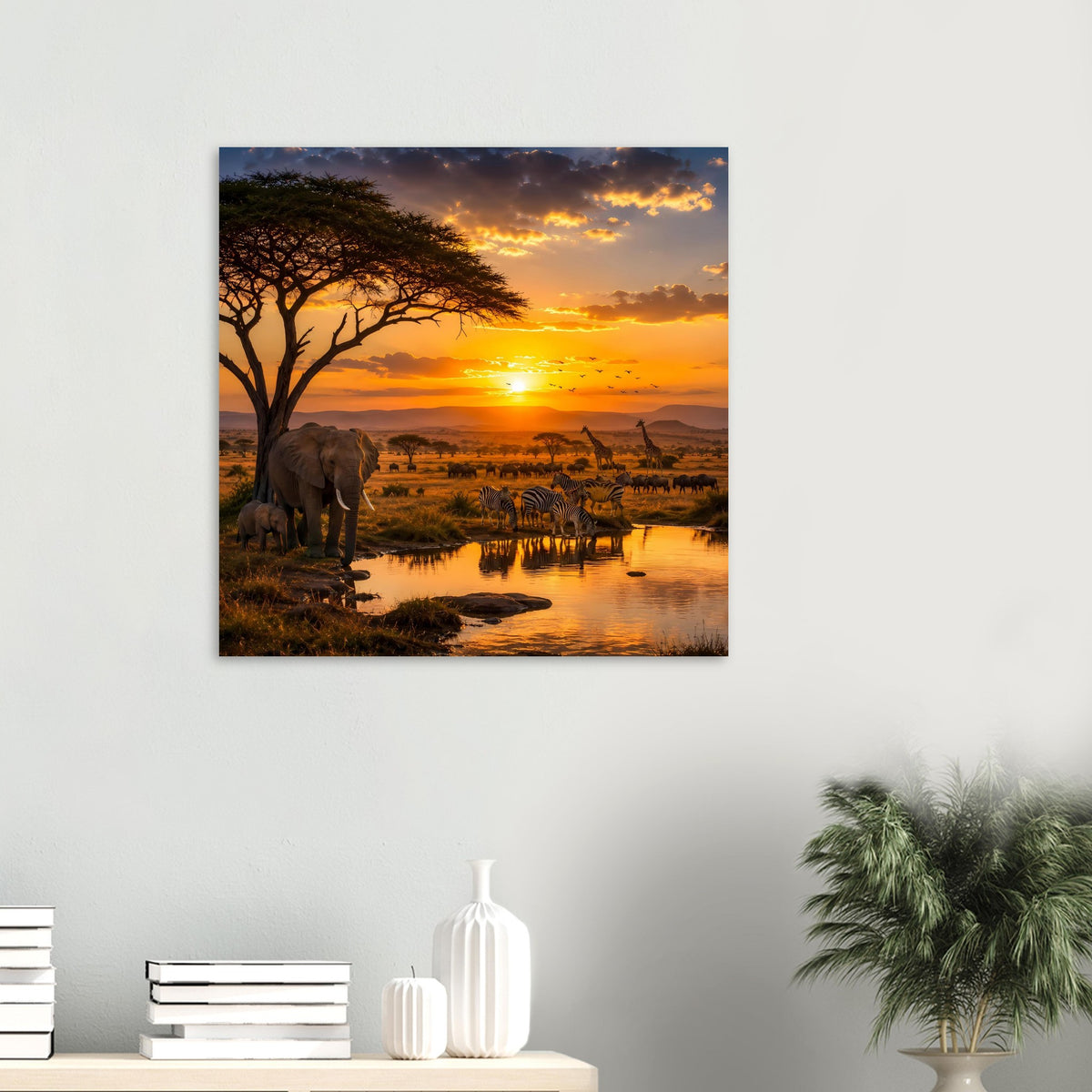 Quadratisches Poster mit Elefanten und Zebras am Wasserloch bei Sonnenuntergang