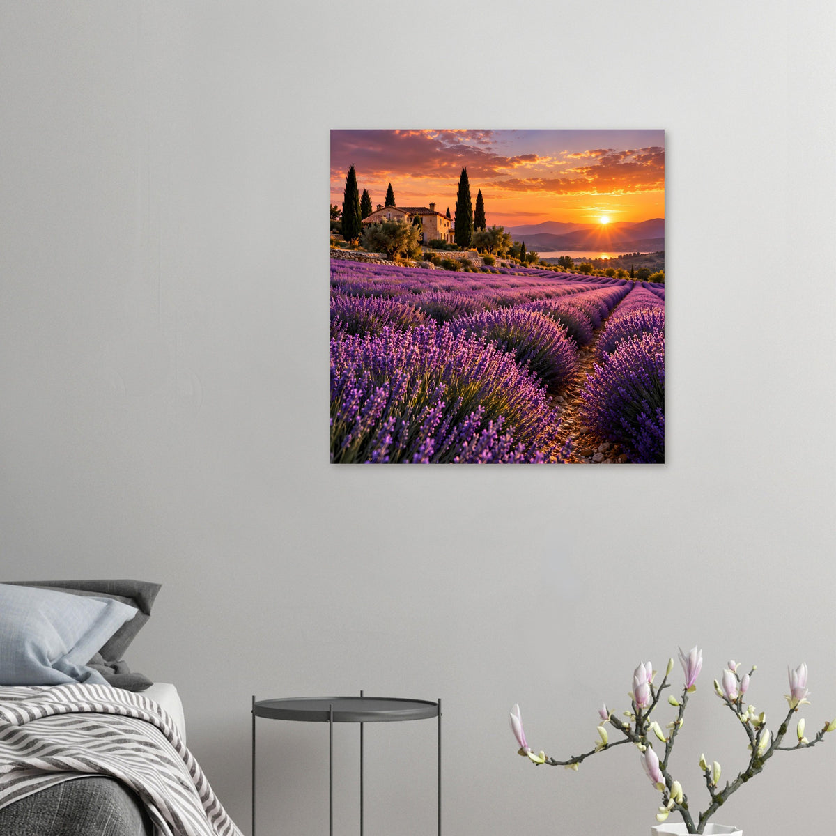 Kleines Poster im Rahmen mit lila Lavendelfeld im Sonnenuntergang, Landhaus und Zypressen