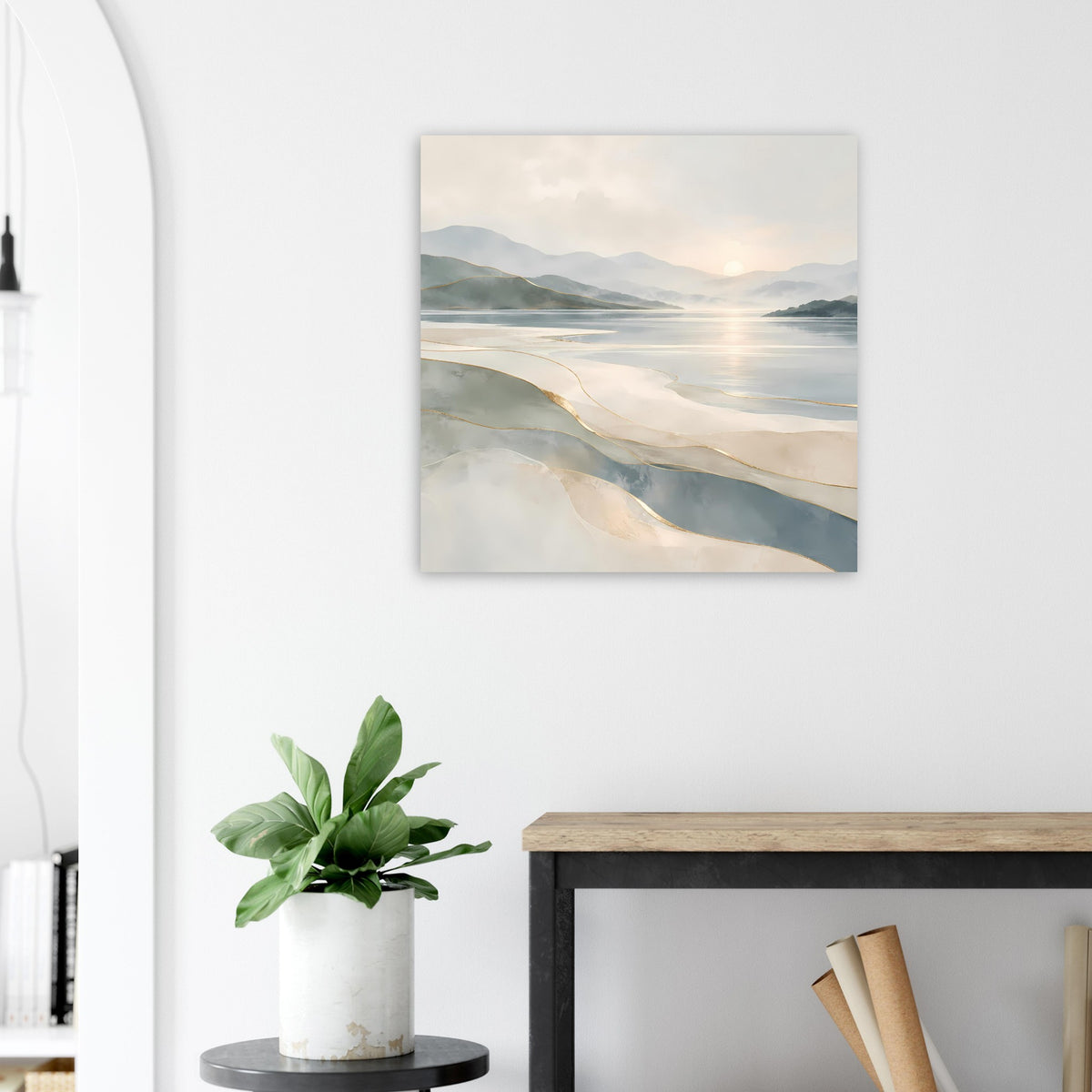 Poster mit Küstenblick: Beige- und Grauschichten mit goldenen Akzenten
