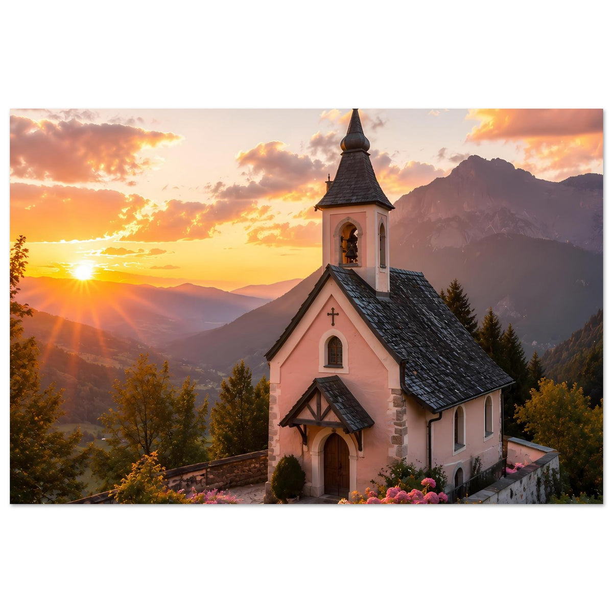 Querformat-Landschaftsposter mit Kapelle im Abendlicht, Bergkulisse und beleuchteter Sonne