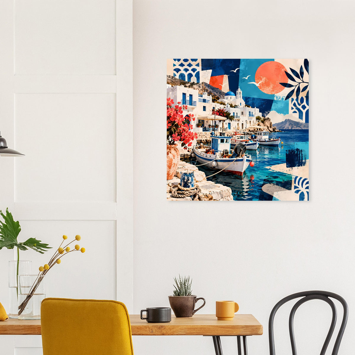 Poster mit Hafenansicht: Boote, Küstenhäuser, orangefarbener Sonnenkreis und blaue Flächen