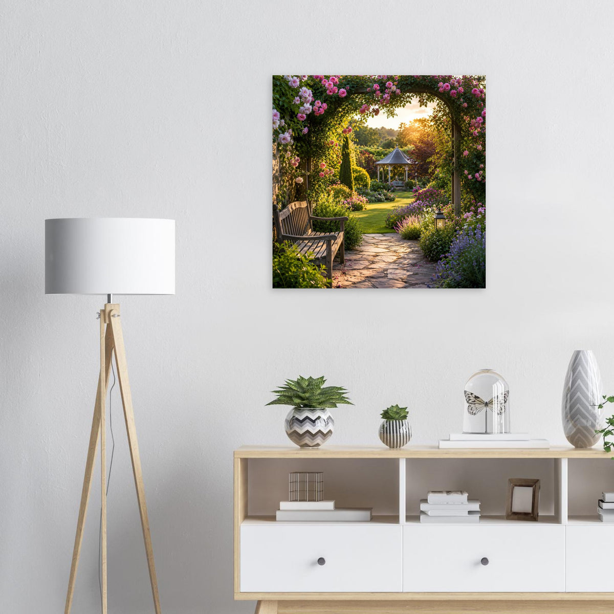 Gartenweg-Poster mit Blumenbogen, beleuchtetem Pfad und Bank im Blumenbeet