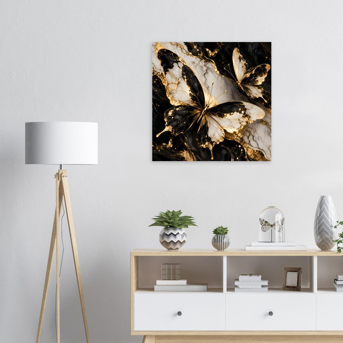 Quadratisches Naturposter mit Schmetterling in Schwarz, Gold und beigen Marmormotiven