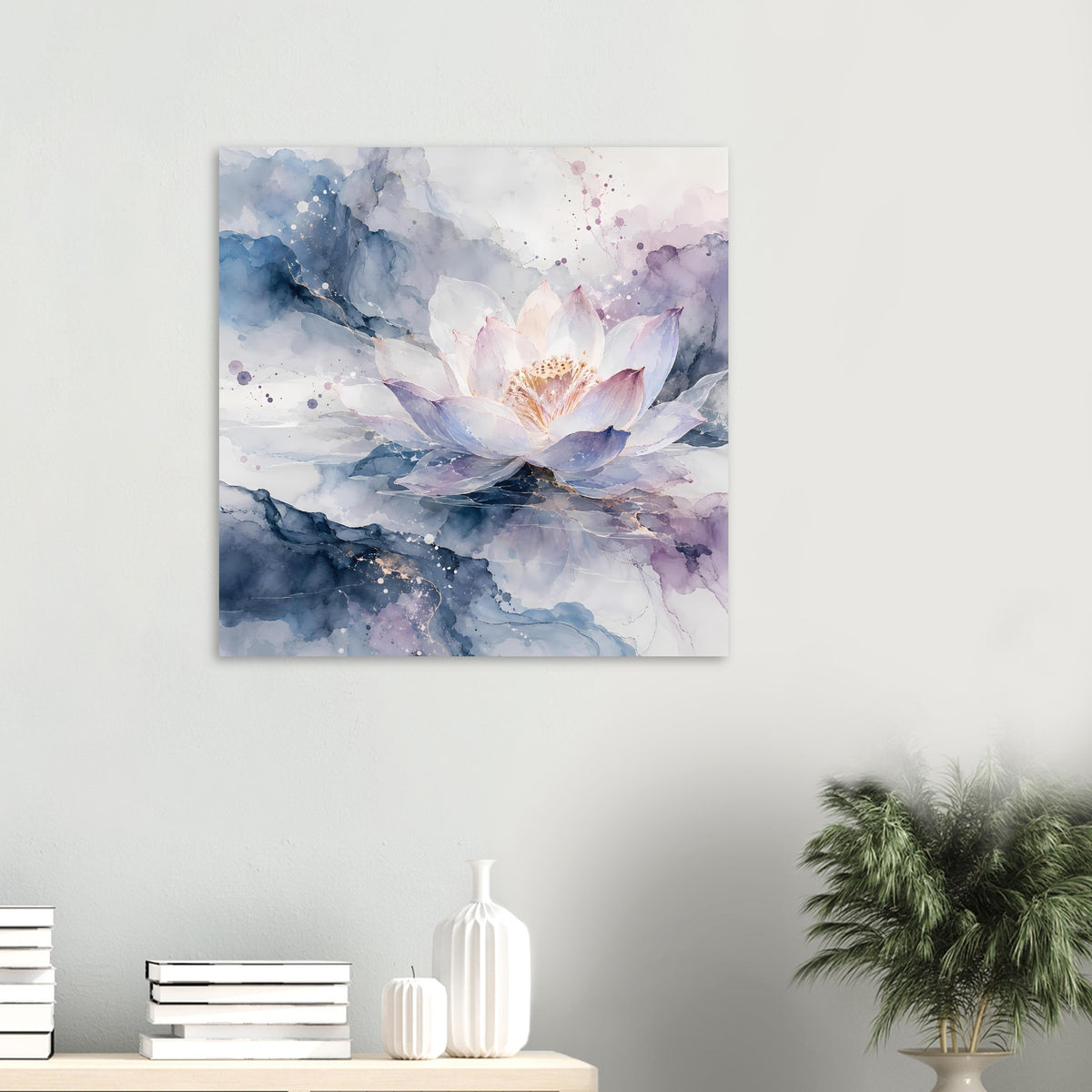 Blumenposter mit blauer Lotusblüte in Aquarell-Wolken, zarte Papierkunst