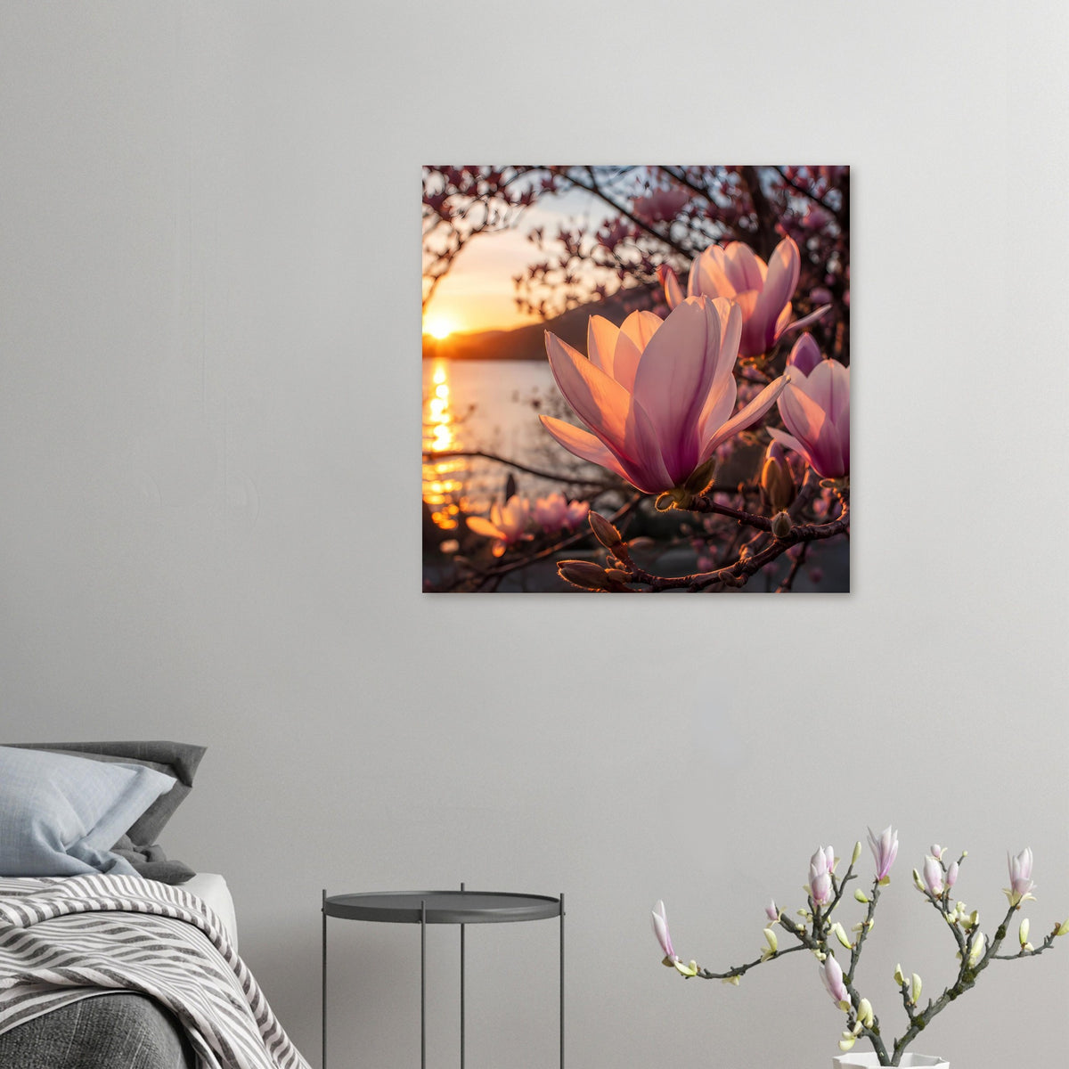 Blumenposter im Querformat mit Magnolienblüten an Ast in Rosa und Violett