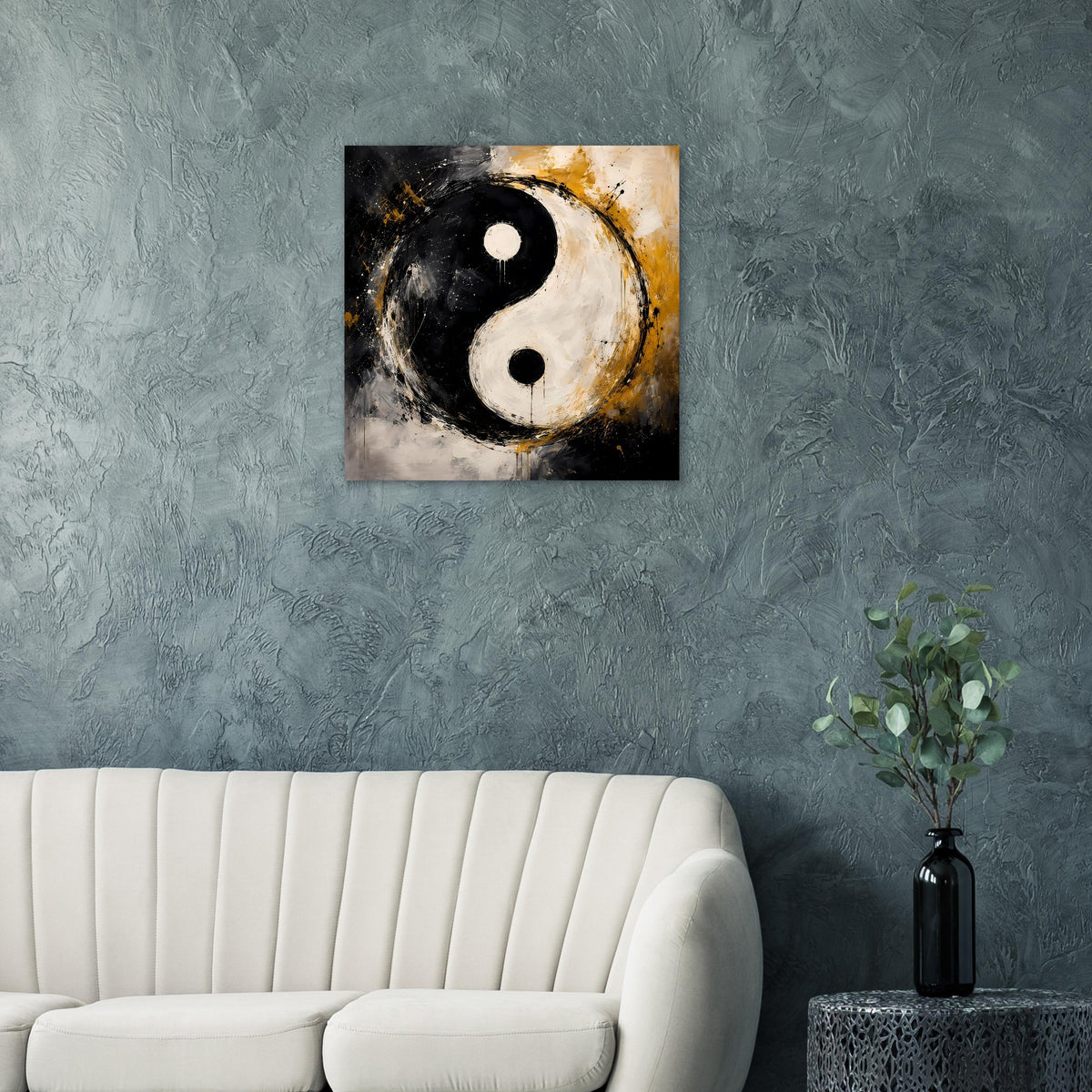 Abstraktes Yin-Yang Wandbild: schwarzer und weißer Kreis, goldfarbene Spritzer