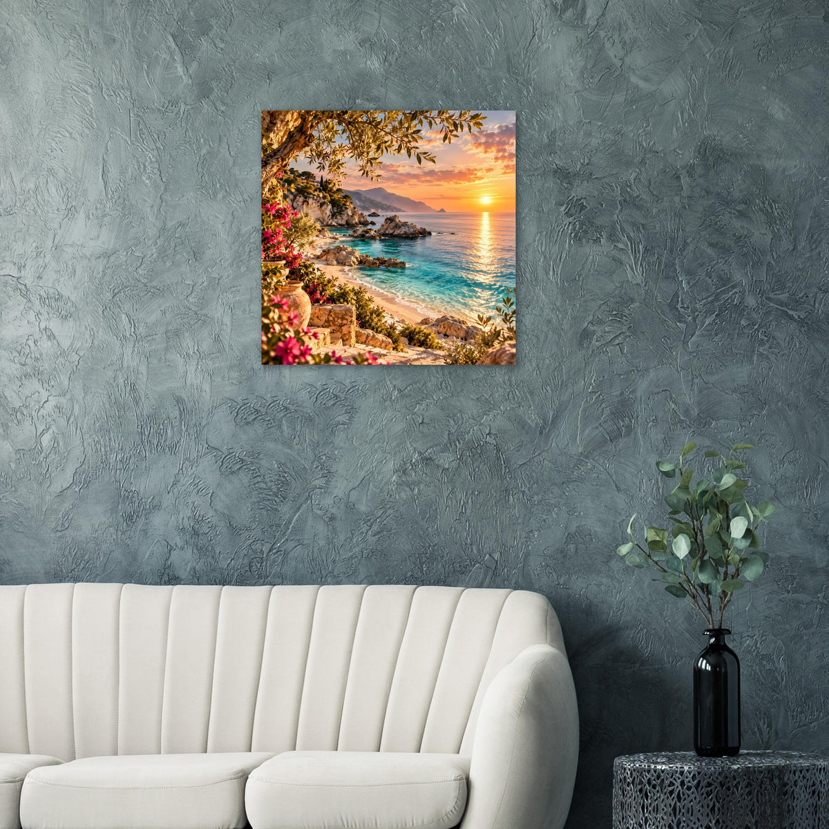 Strandposter mit Sonnenuntergang über Meer, Palmen und blühender Küstenlandschaft
