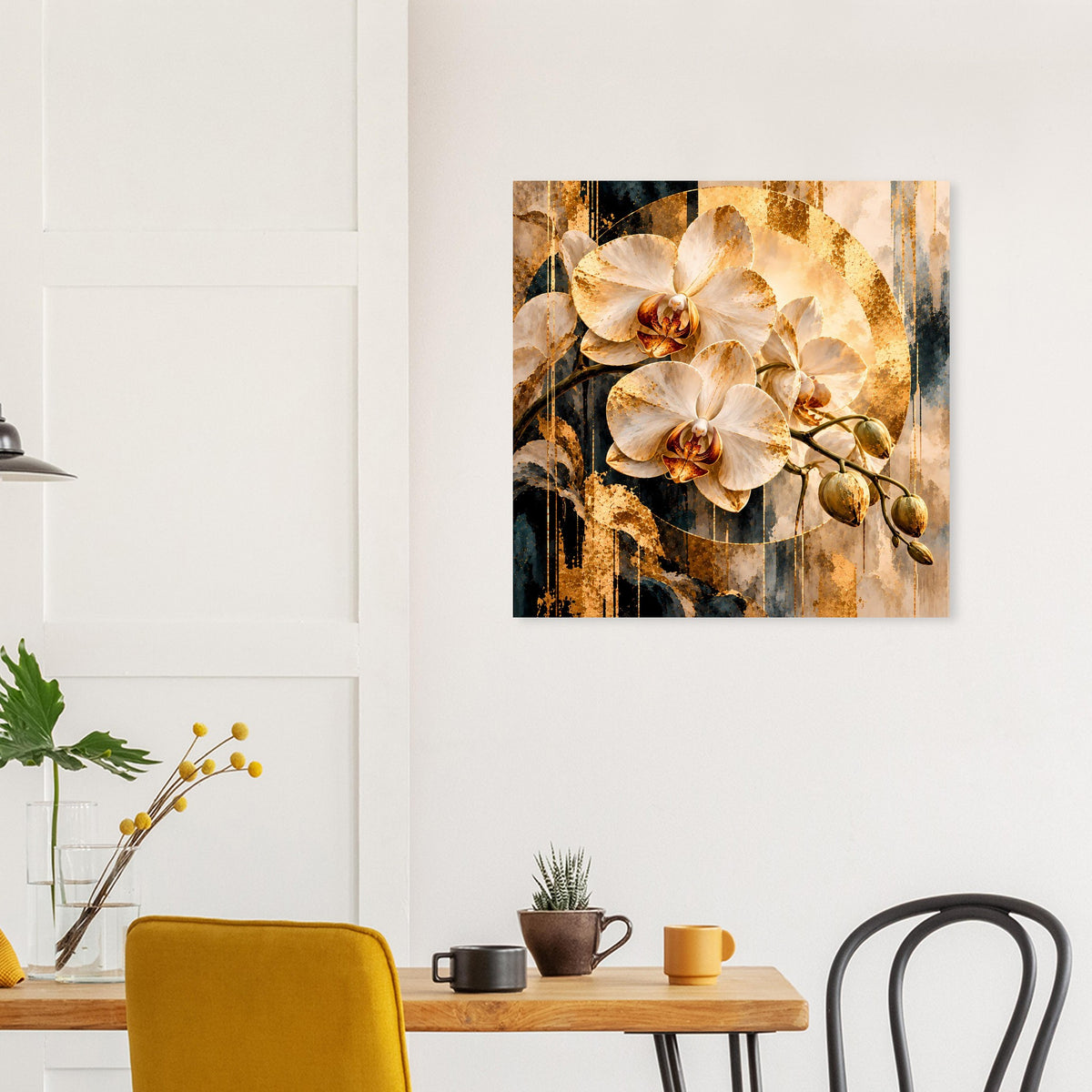 Orchideen-Kunstposter, quadratisch, gold- und beigefarbene Blüten auf dunklem Grund