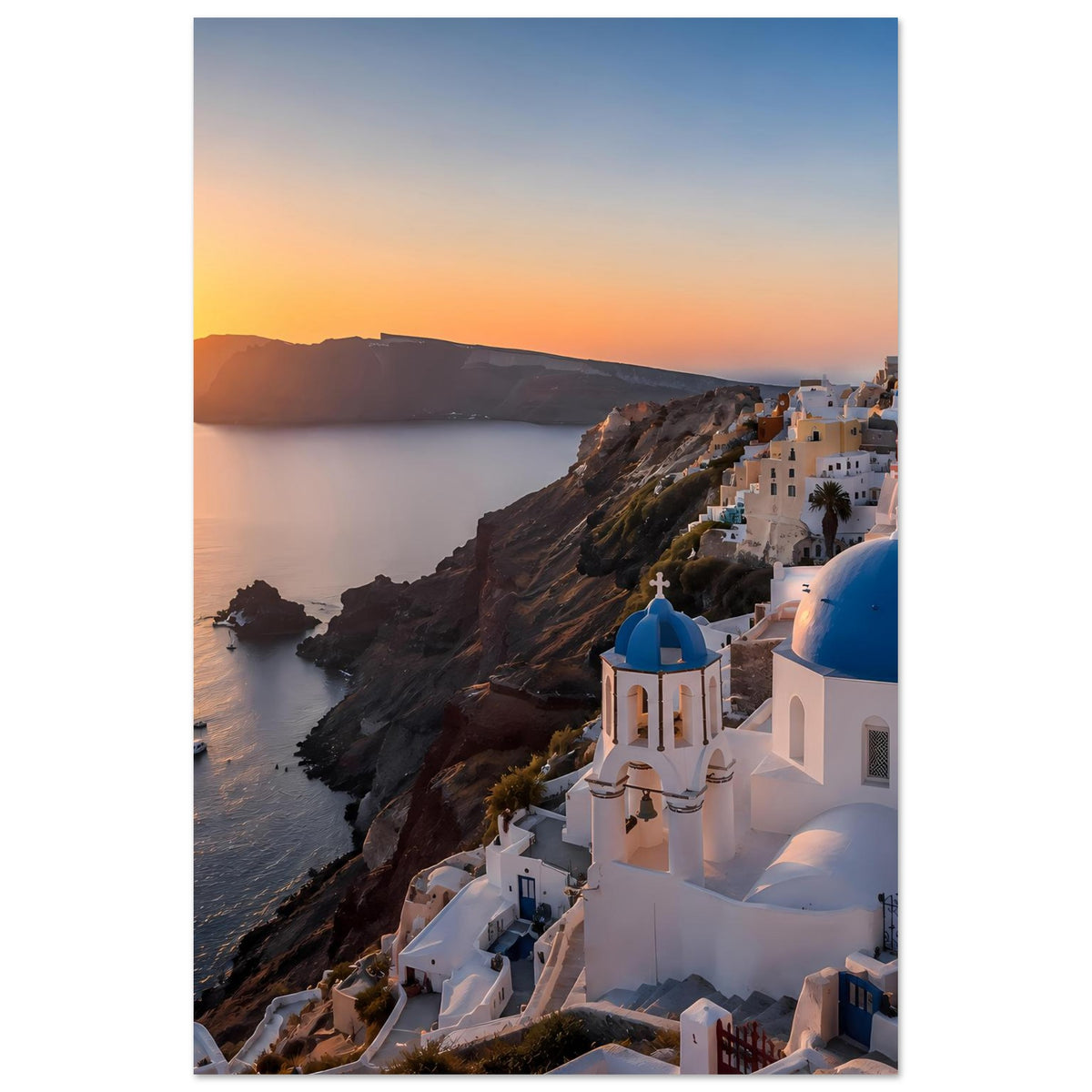 Poster: Vertikaler Ausschnitt von Santorini mit blauen Kirchenkuppeln und Meer