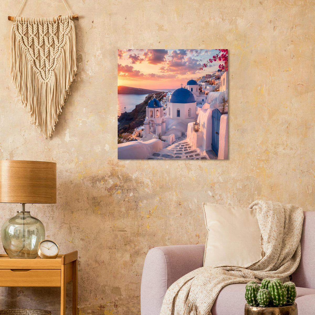 Wandposter im Bildausschnitt: blaue Kuppelkirche in Santorini bei Sonnenuntergang