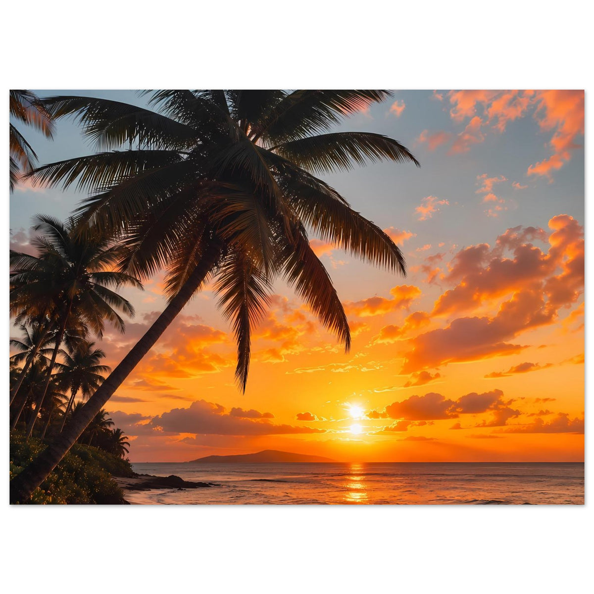 Horizontales Poster mit Palmen und Strand bei goldenem Sonnenuntergang, Blick aufs Meer