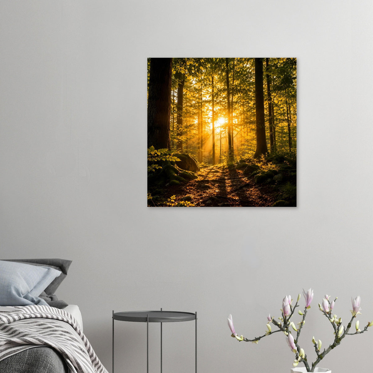 Kleines Waldposter an der Wand: Sonnenstrahlen über dem Pfad im Wald