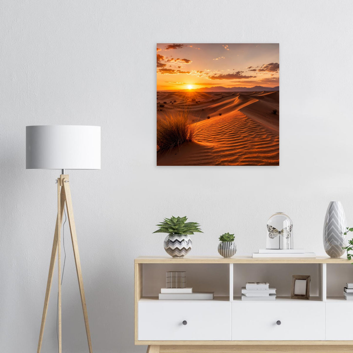 Quadratisches Poster: Sonnenuntergang über orangefarbenen Sanddünen mit weichen Schattierungen