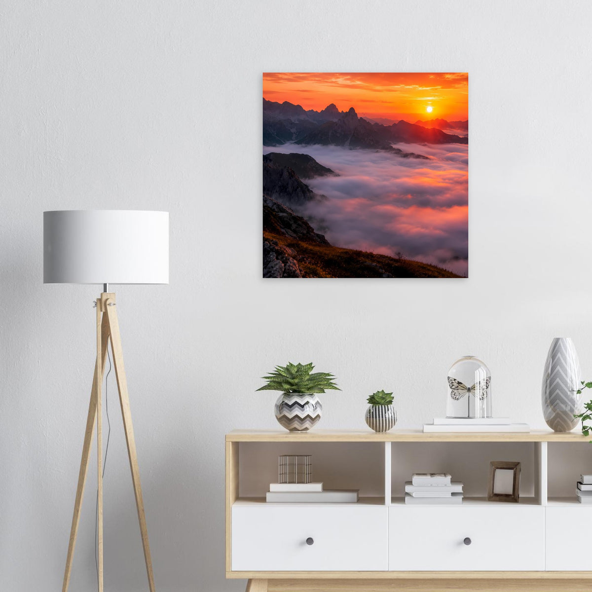 Quadratisches Poster mit Sonnenuntergang über Bergen und Wolken