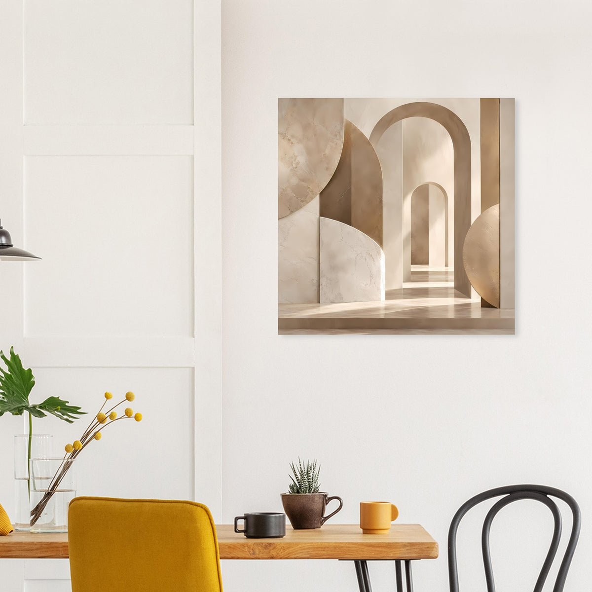 Quadratisches Kunstposter mit architekturartigen Bögen in Beige, marmoriert.