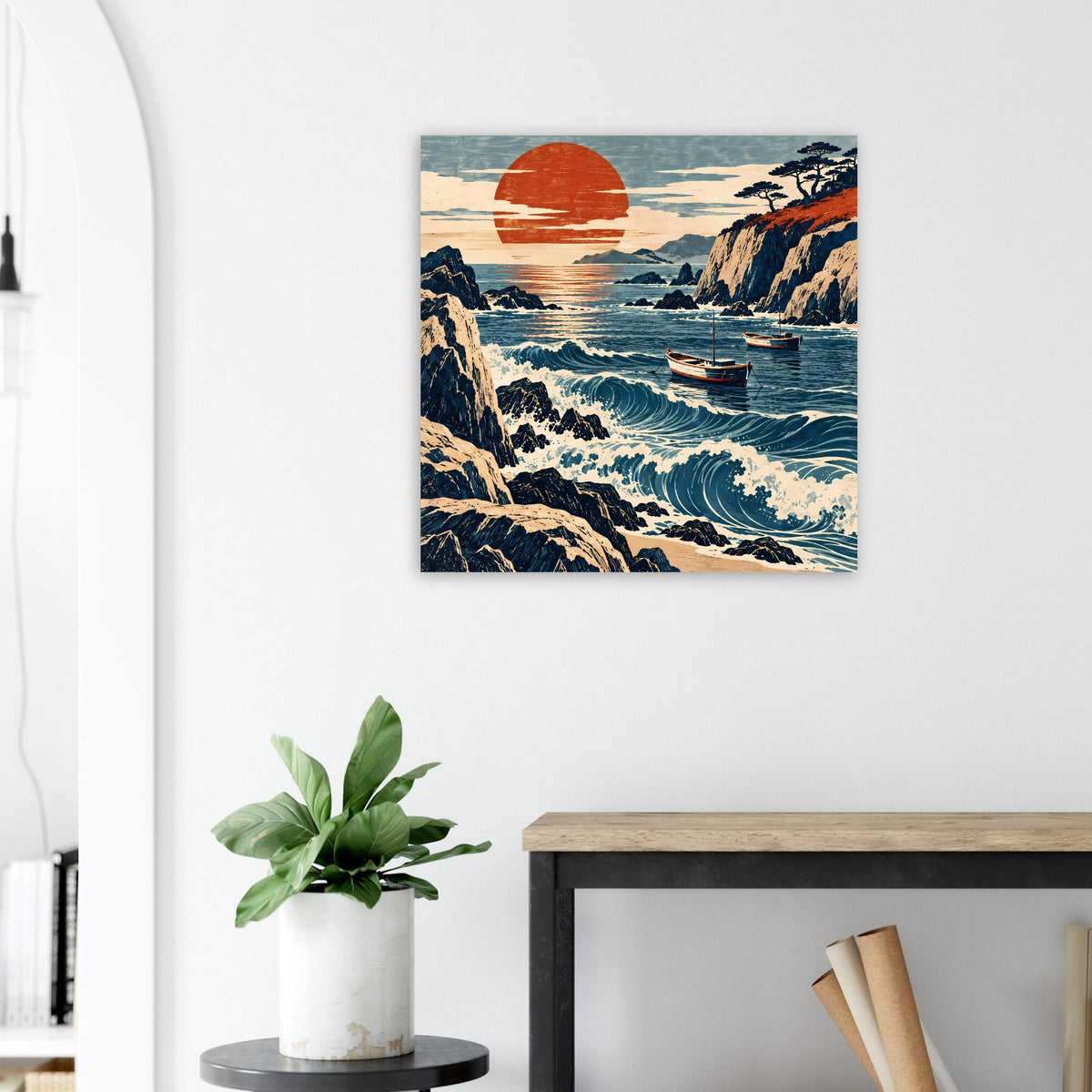 Quadratisches Wandposter mit roter Sonne, felsiger Küste und Boot auf dem Meer