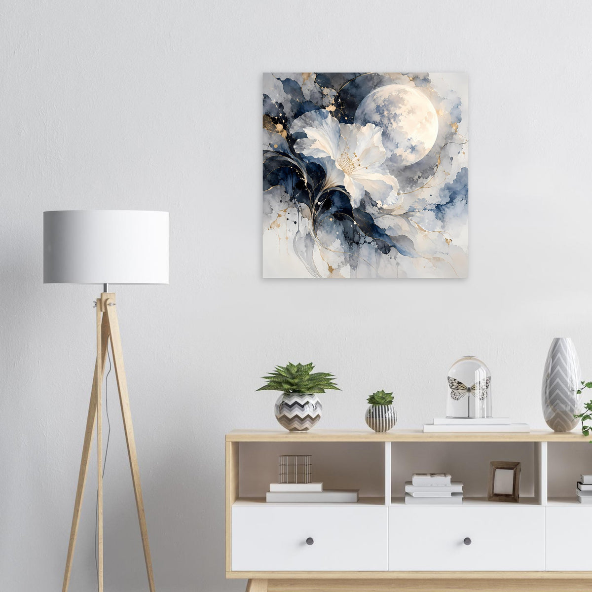 Gerahmtes Poster mit Mond- und Blütenmotiv in Blautönen, quadratisch