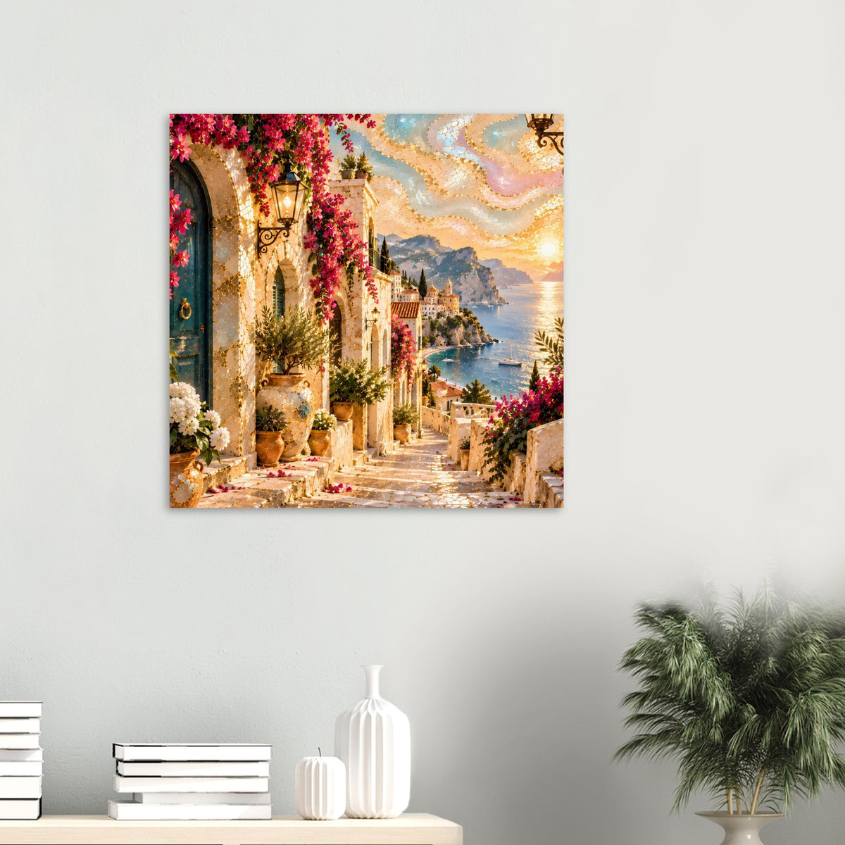 Quadratisches Poster mit mediterraner Gasse, bunten Blüten und Sonnenuntergang am Meer