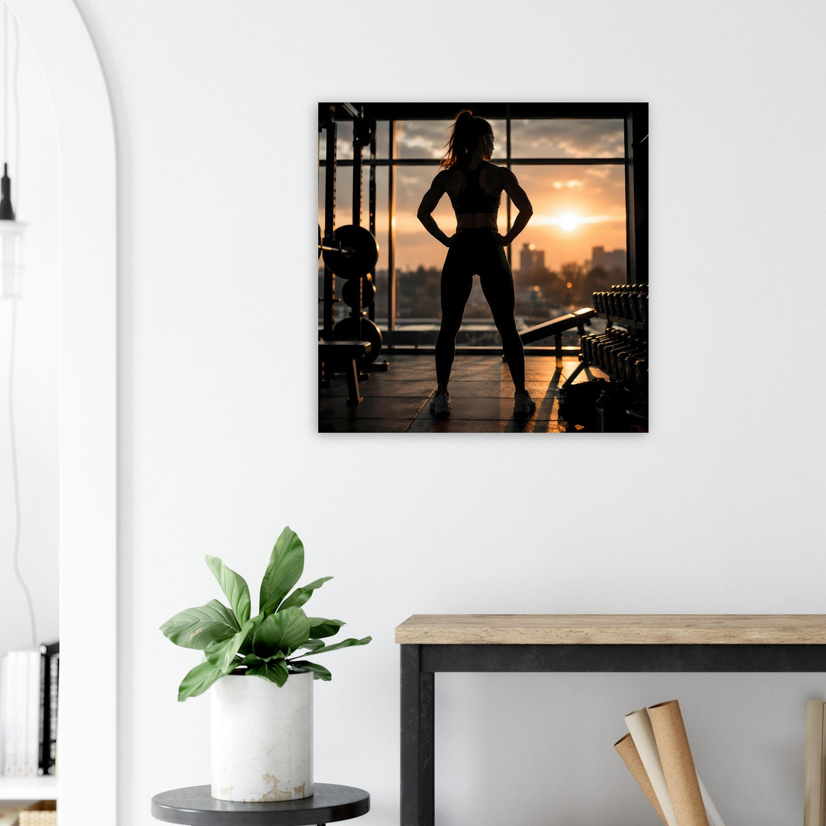 Poster für die Wand: schwarze Rahmenumrandung mit Silhouette einer Frau im Rücken im Abendlicht