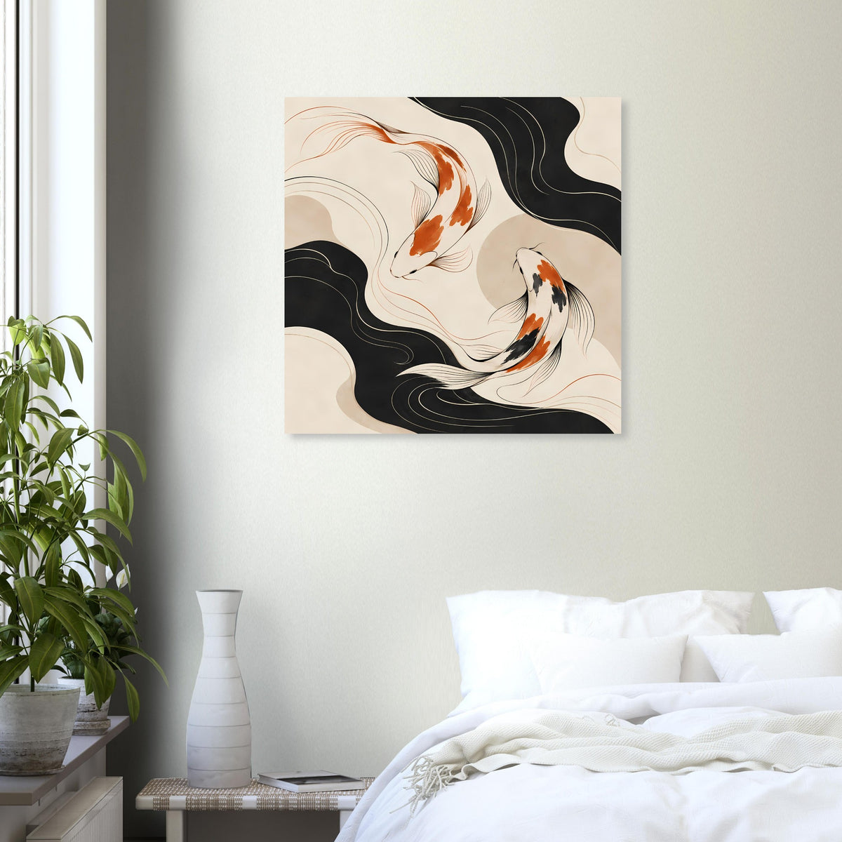 Quadratisches Poster mit Koi-Fischen und Wellenmuster, schwarz, beige und orange.