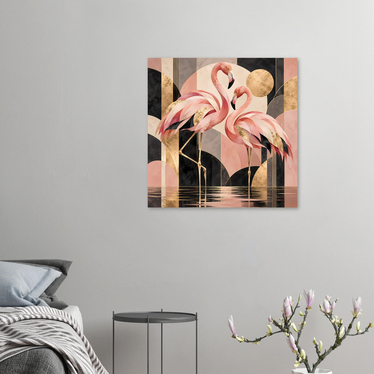 Zwei rosa Flamingos vor geometrischem Hintergrund mit Goldakzenten in Schwarz und Creme – Posteransicht 49