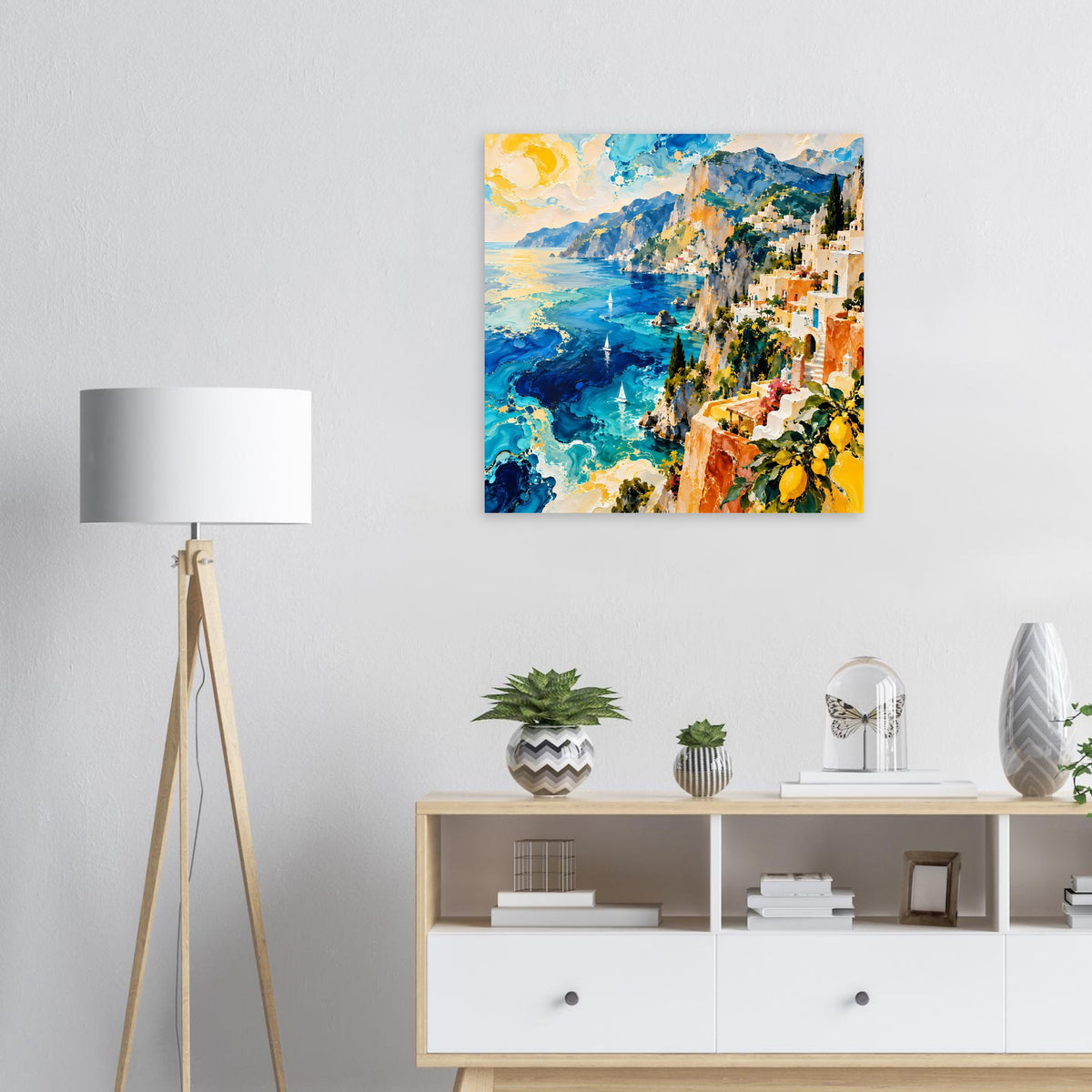 Kunstdruck mit mediterraner Küste: blaues Meer, bunte Häuser und gelbe Akzente
