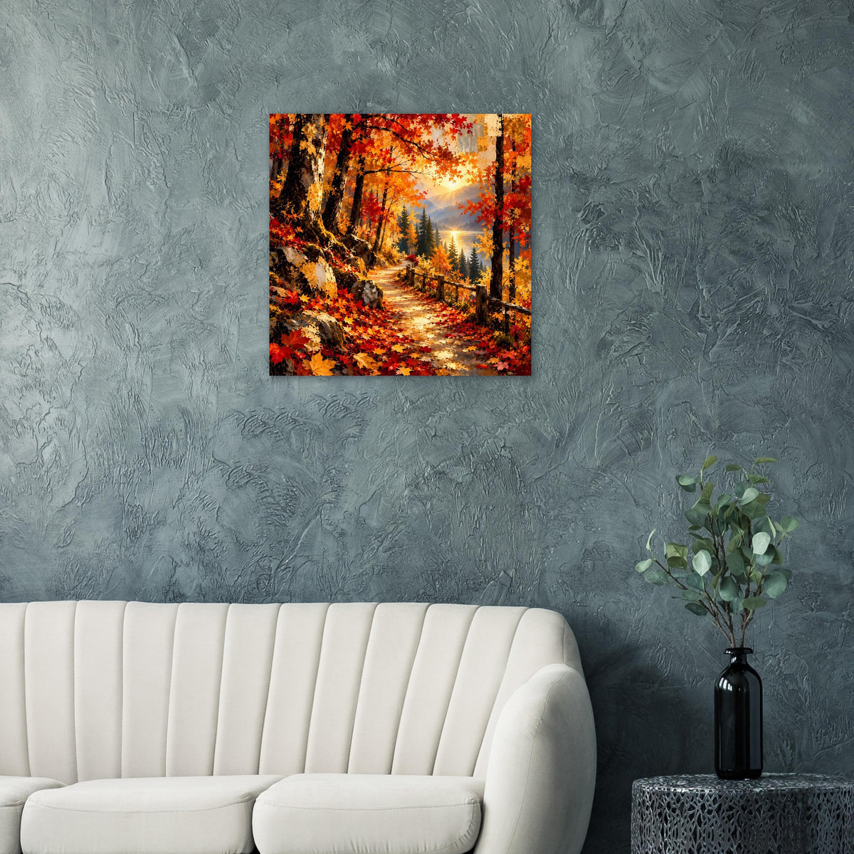Quadratisches Wandposter mit Waldallee im Herbst, orangefarbenes Laub und heller Himmel