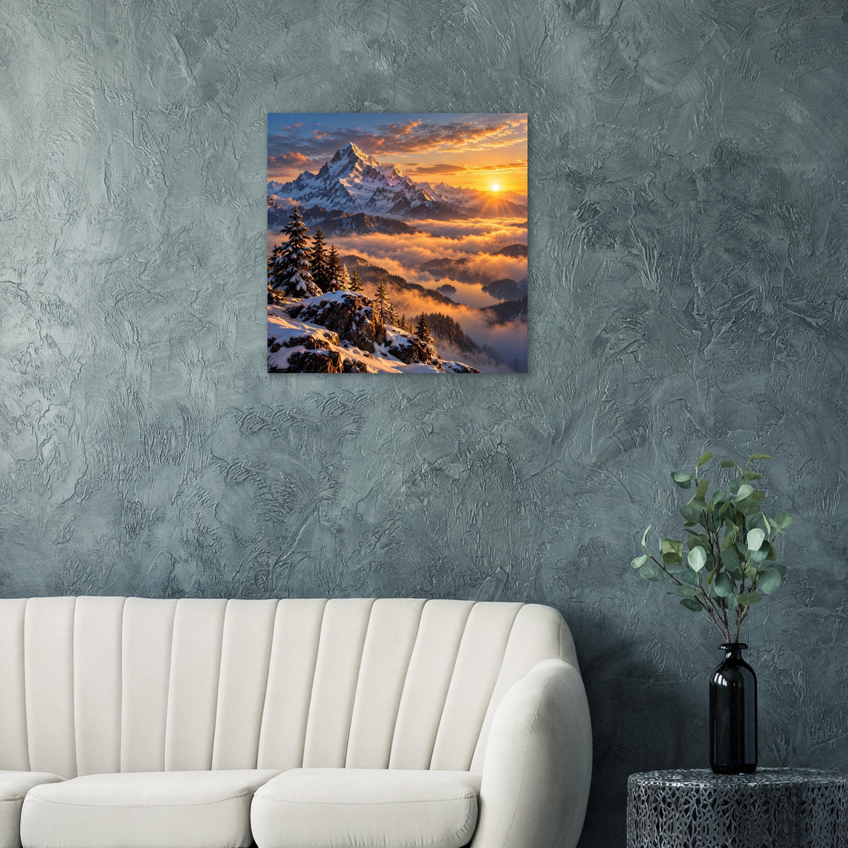 Quadratisches Poster mit Berggipfel bei Sonnenaufgang über einer Wolkendecke