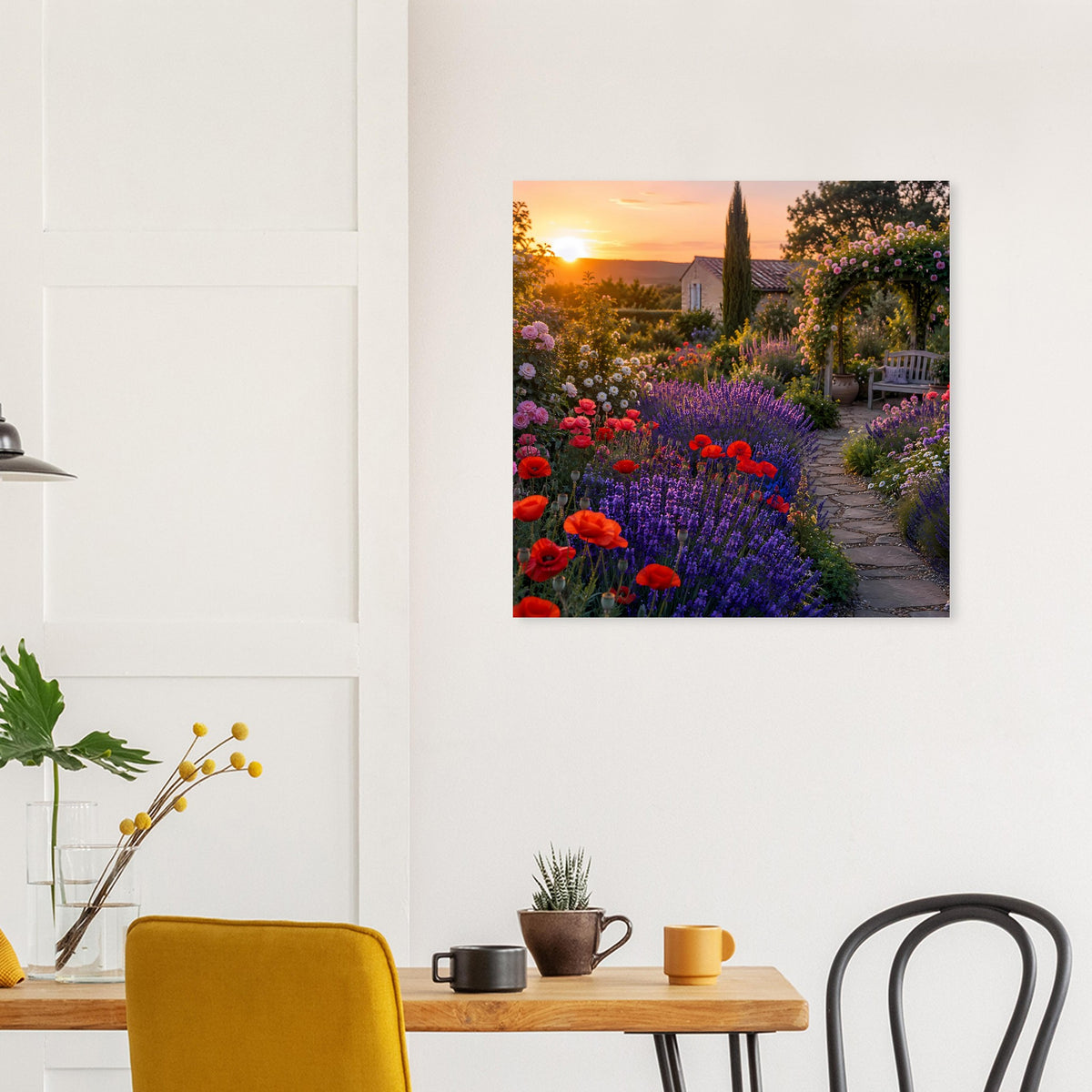 Romantisches Sonnenuntergang-Gartenposter mit farbigen Blüten, Gartenweg und Kirchturm