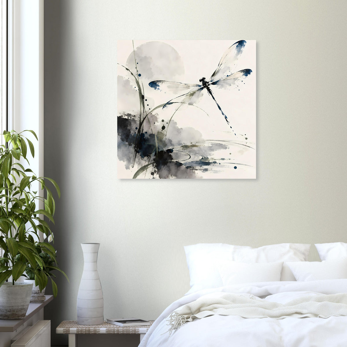 Aquarell-Poster mit Libelle in Blau und Grau, abstrakte Pinselstriche, rechteckig