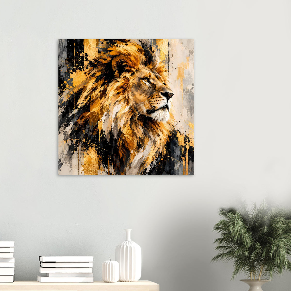Kleines Löwenkopf-Kunstposter mit goldener Mähne, schwarzem Kontrast und Spritzdekor