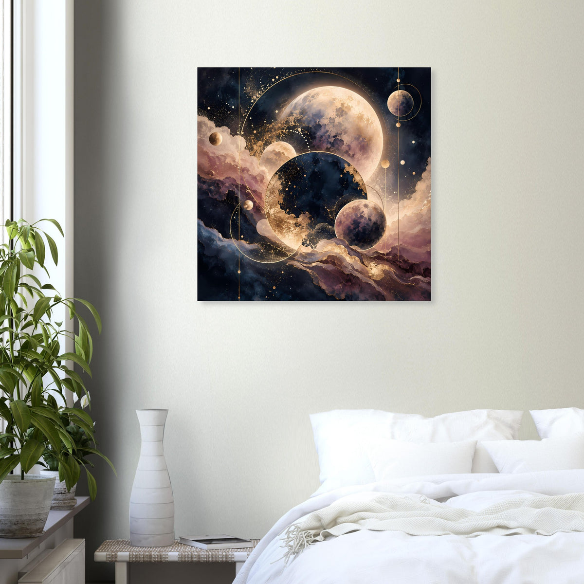 Planetposter im schwarzen Rahmen, zeigt große Planeten, Nebelwolken und Sterne