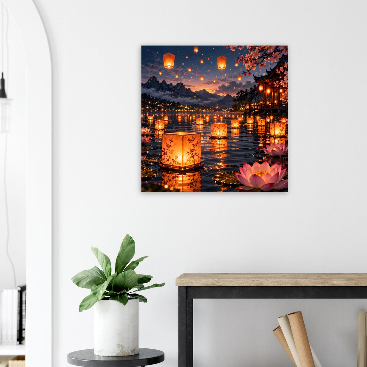 Quadratisches Wandposter mit Lampions am Fluss und roter Lotusblüte