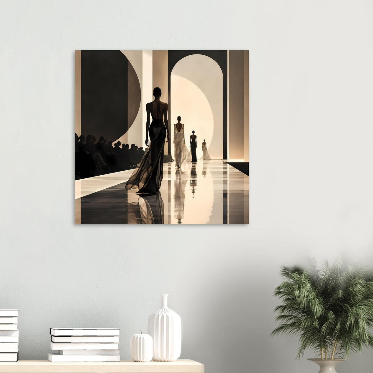 Quadratischer Kunstdruck mit Laufstegszene: Silhouetten von Modellen in Schwarz-Weiß