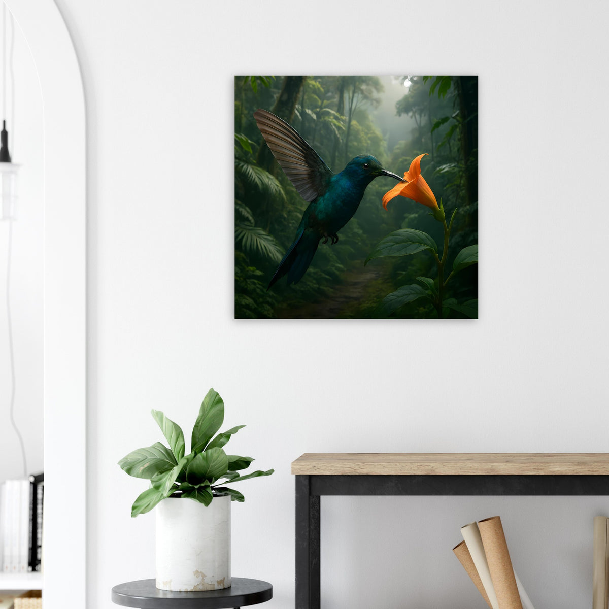 Dschungel-Poster mit blauem Vogel und orangefarbener Blüte zwischen grünen Pflanzen