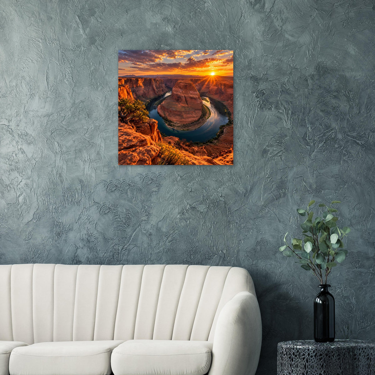 Quadratisches Poster mit Canyon-Sonnenuntergang in Orangeblau, Fluss und markanter Felsformation