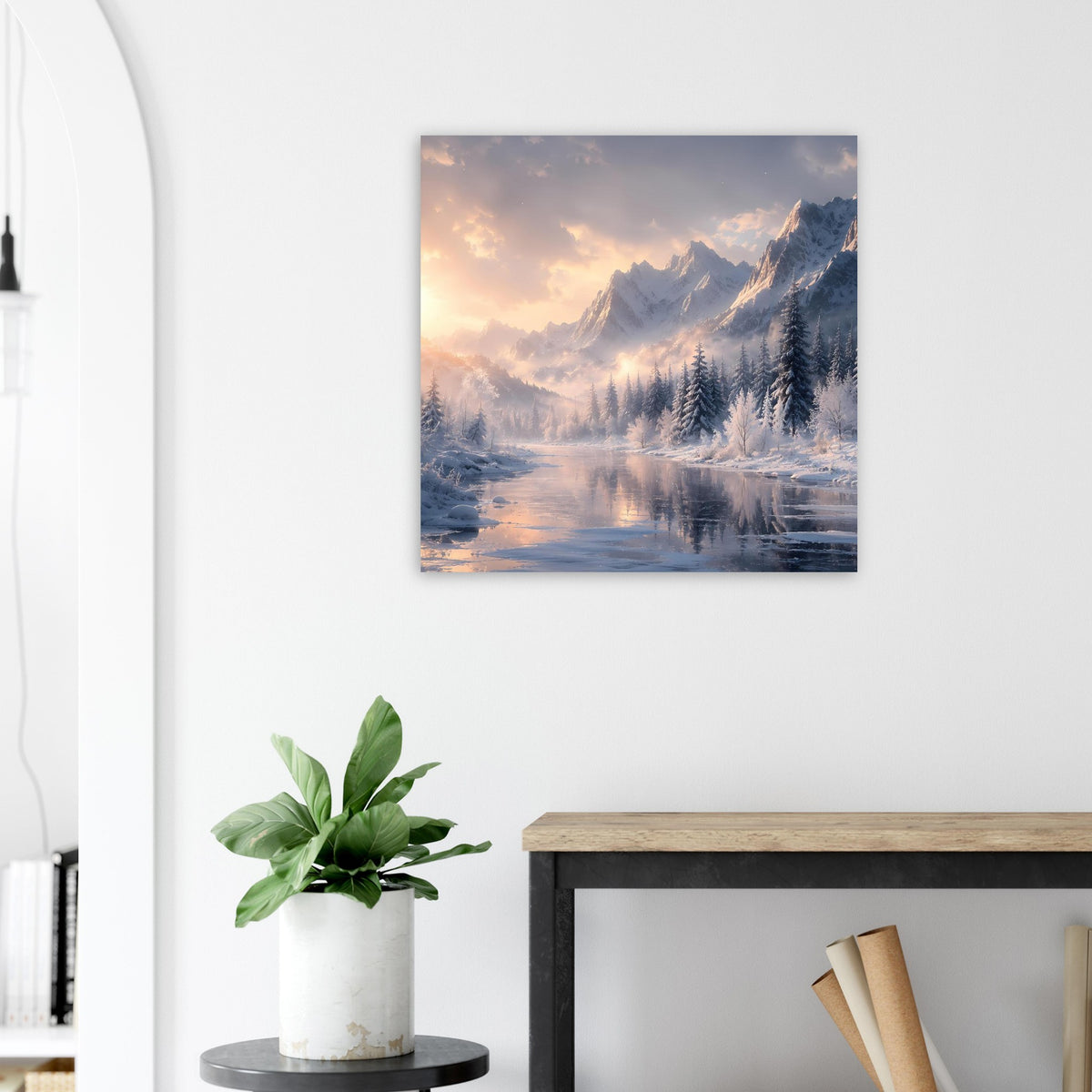 Quadratisches Poster mit Winterlandschaft: ruhiger See, Tannen im Schnee und warme Sonnenstrahlen