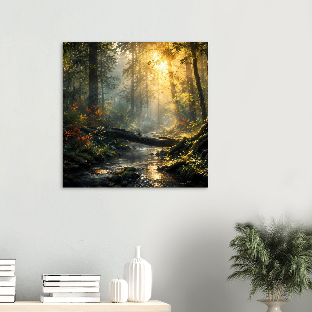 Quadratisches Poster mit Waldweg, Bach und goldenem Sonnenlicht durch die Bäume