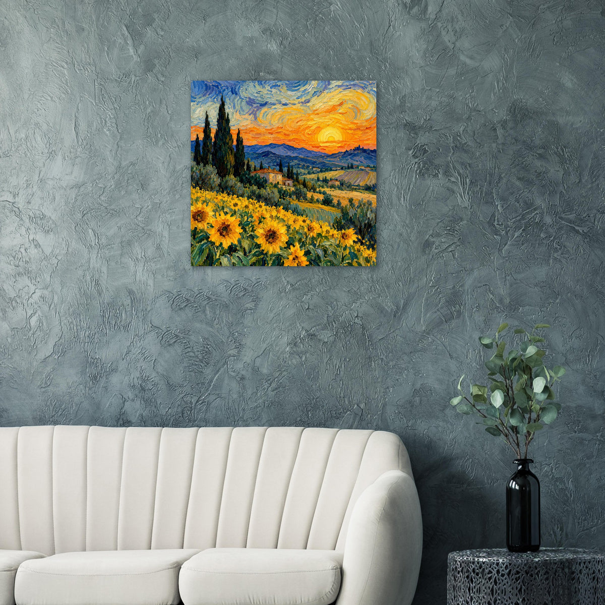 Quadratisches Kunstposter mit Sonnenblumenfeld, Hügeln und leuchtender Abendsonne
