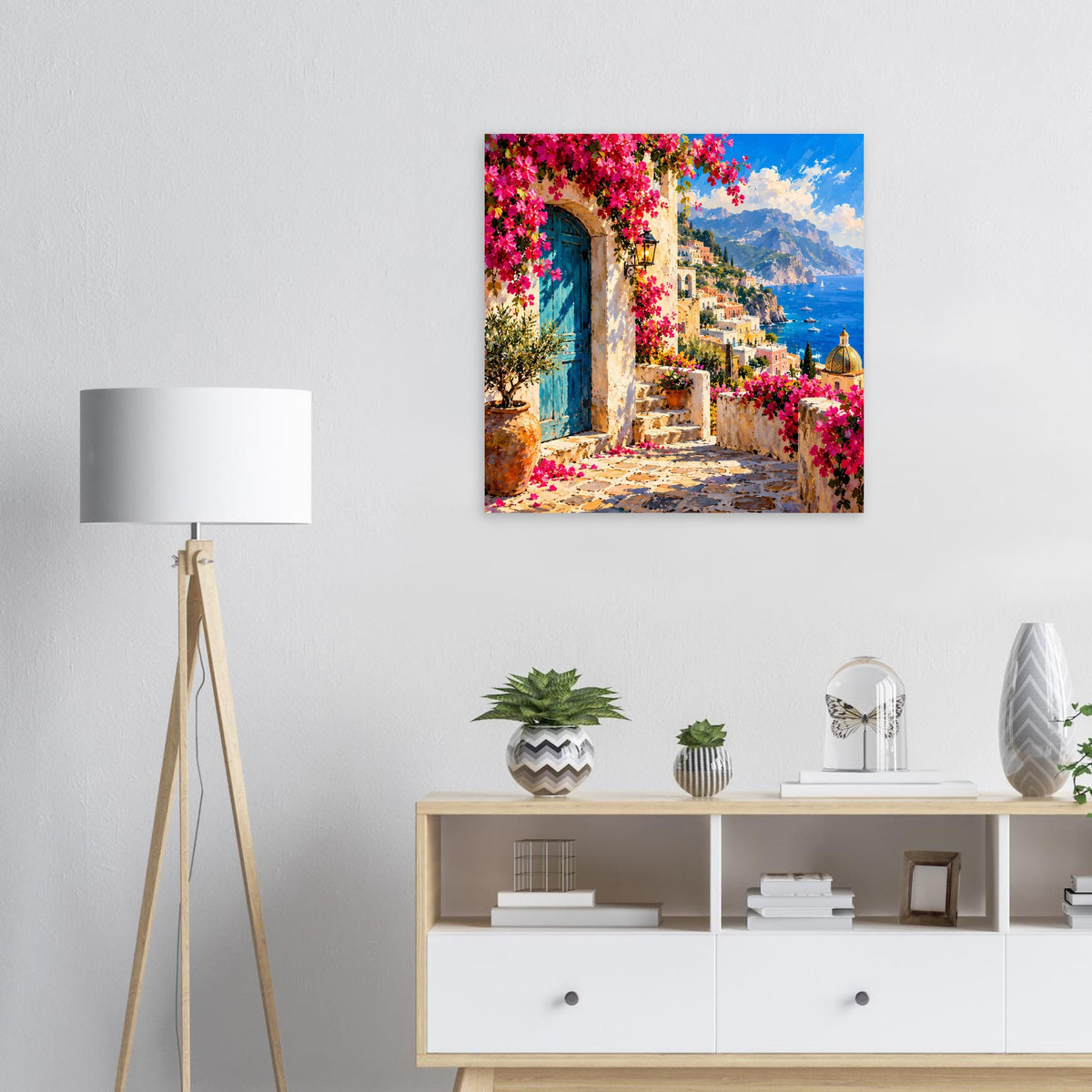 Quadratisches Poster im Rahmen mit mediterraner Gasse, blühenden Ranken und blauem Meer