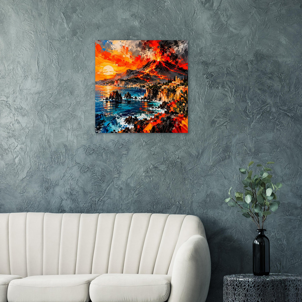 Quadratisches Wandposter mit Vulkaneruption: orange/rote Lava, Rauch und blaues Wasser darunter