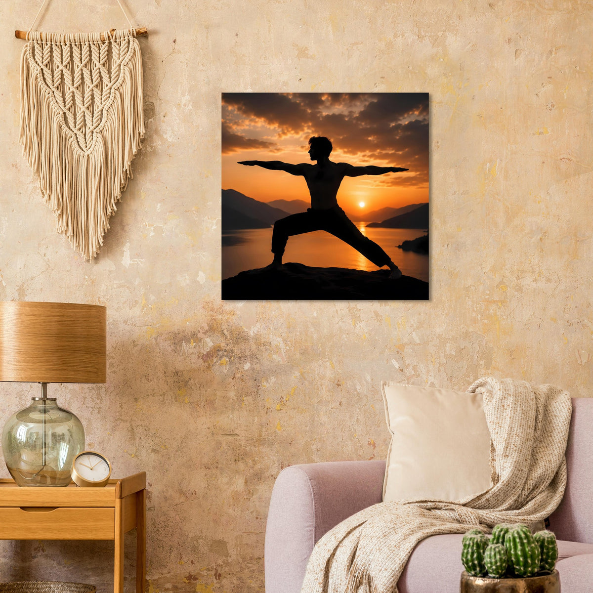 Quadratisches Yoga-Poster: Silhouette in Kriegerpose beim Sonnenuntergang