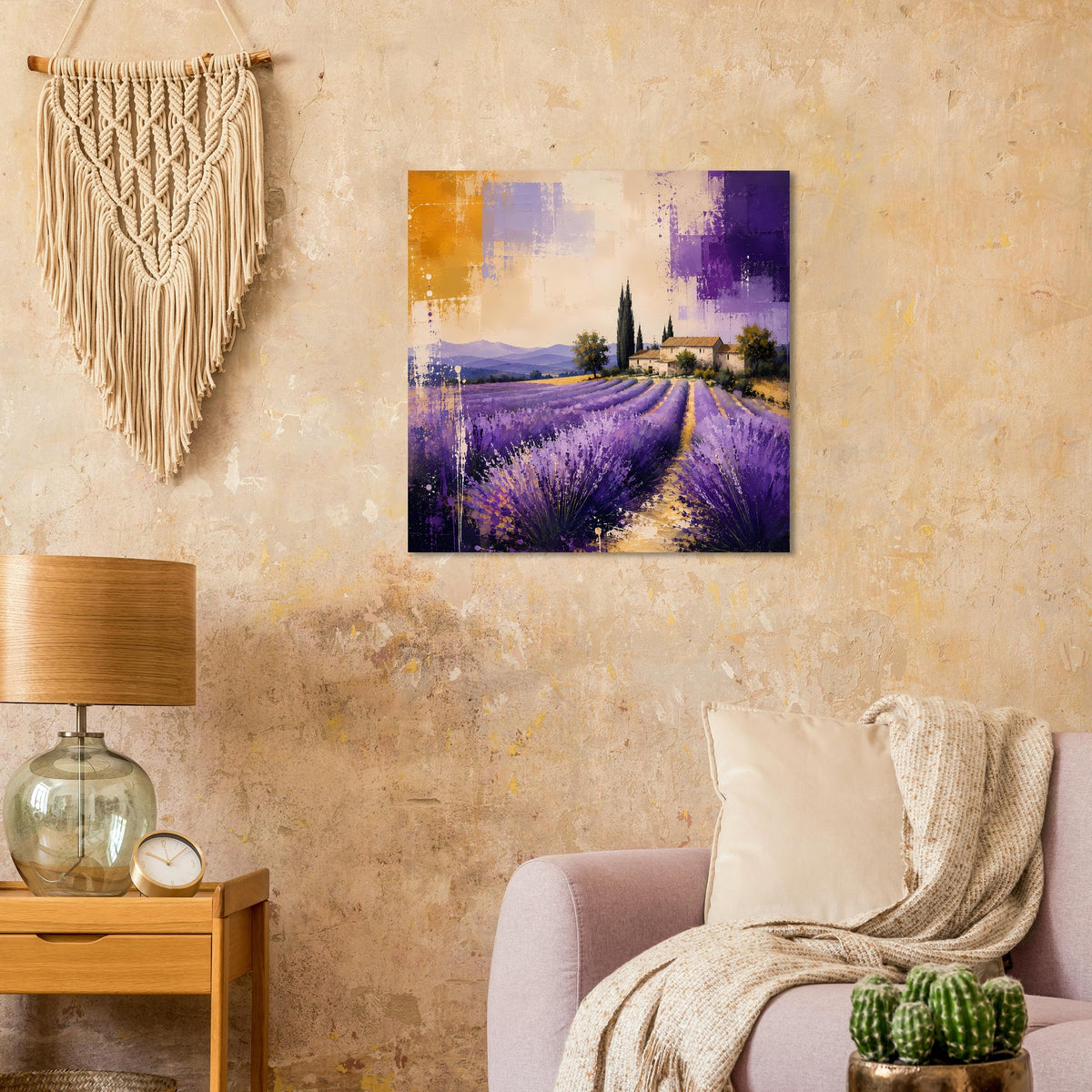 Lavendel-Landschaftsbild im Querformat mit violettem Feldweg und dunkler Zypresse