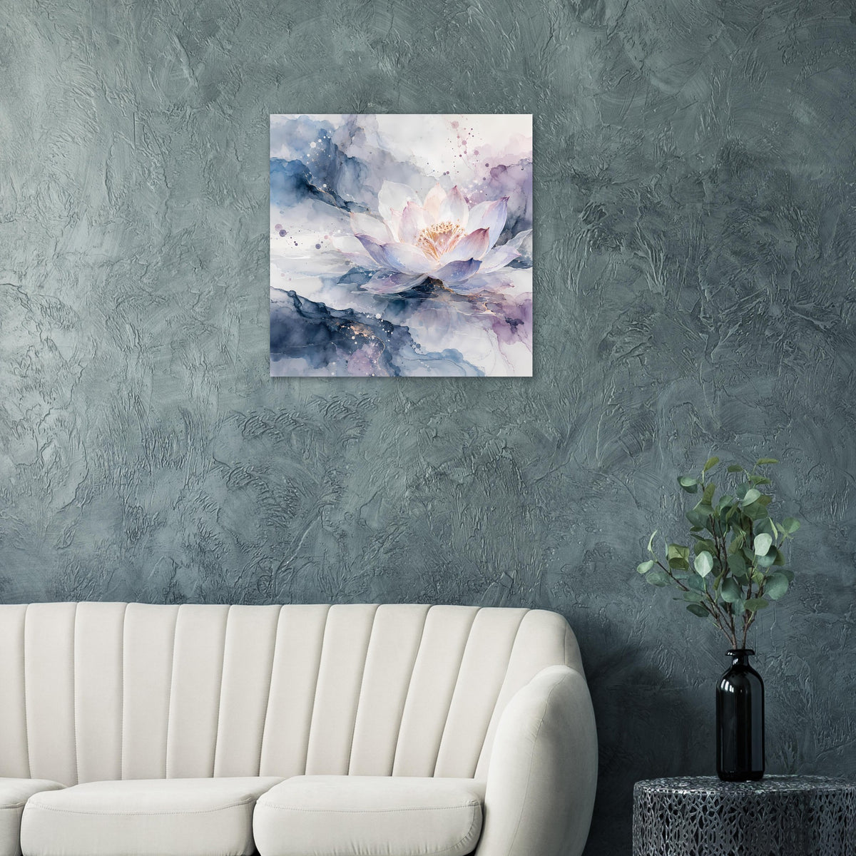 Blumenposter mit Lotusblüte, blau-violette Farbflächen und goldfarbene Blütenmitte