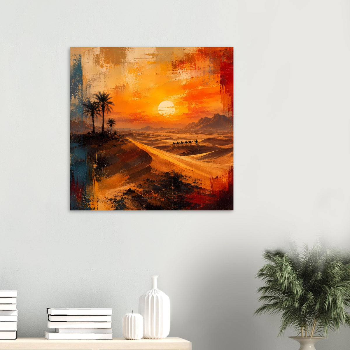 Quadratisches Poster mit Wüstenpfad, Palmen, Karawane und goldenem Sonnenuntergang.