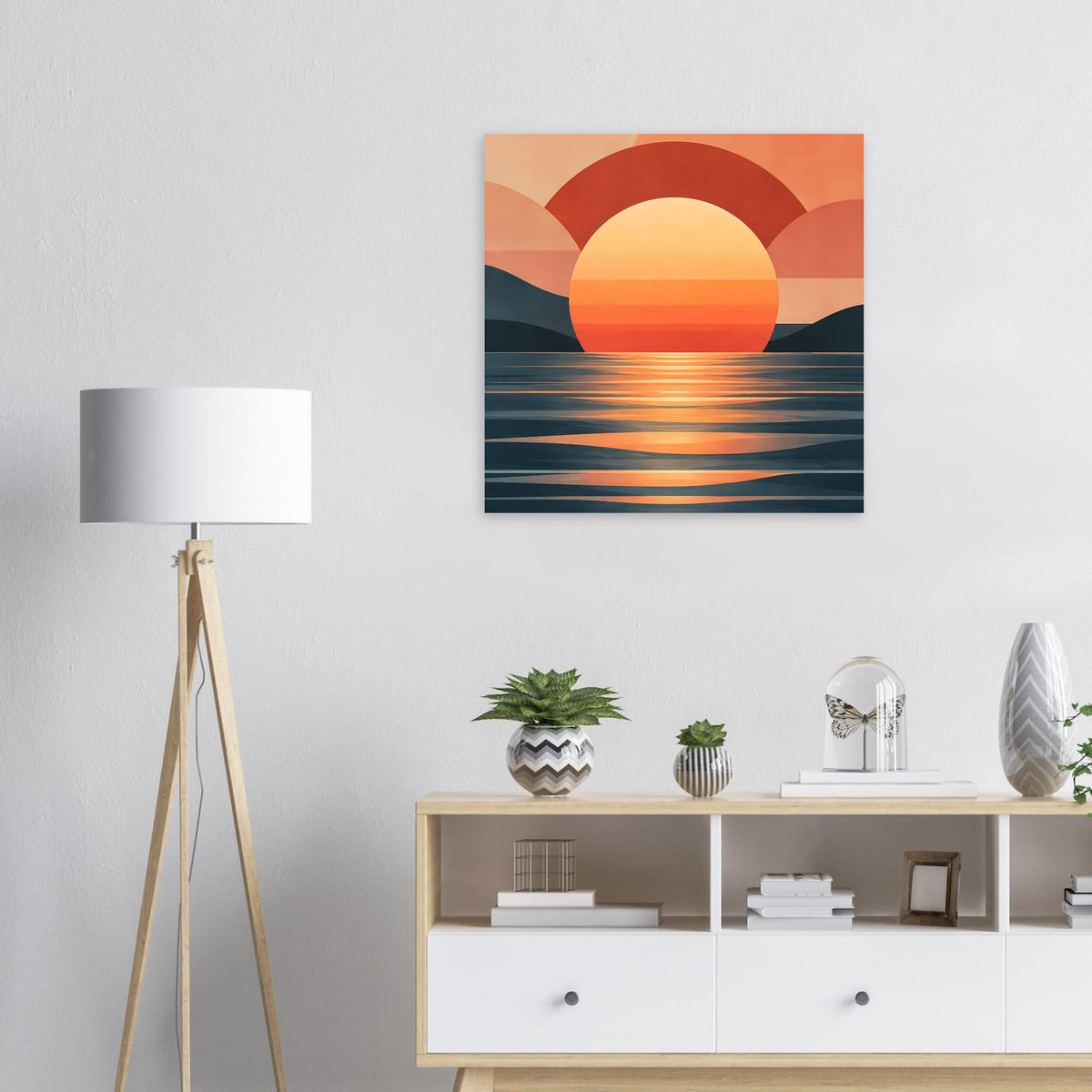 Quadratisches Wandbild: orangefarbene Sonne über ruhigem Meer mit Wellen
