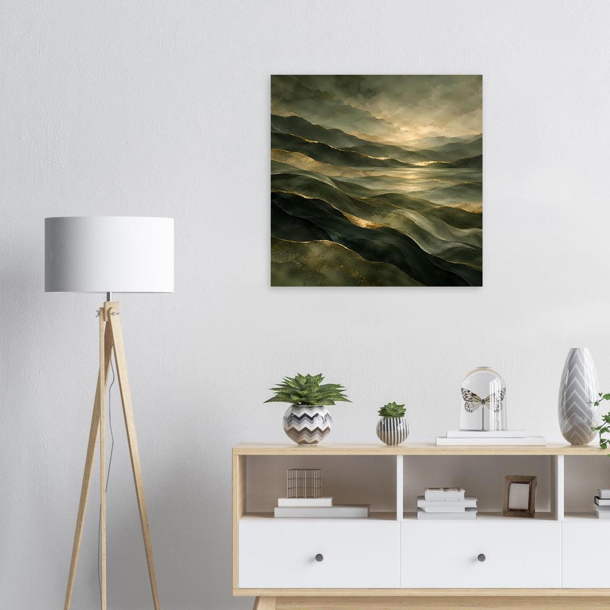 Landschafts-Poster: grüne Gebirgszüge mit goldenen Lichtstreifen, quadratischer Druck