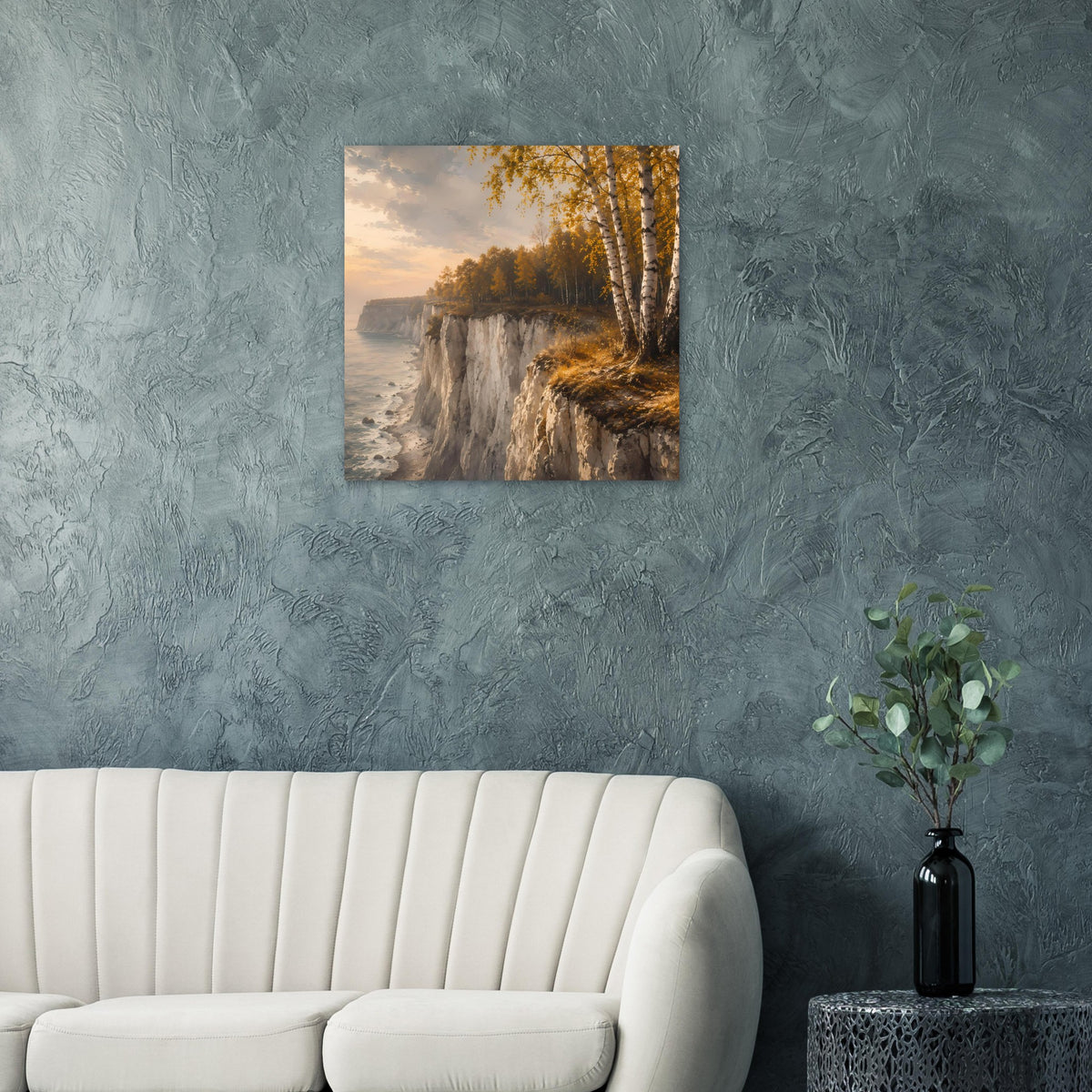 Mattes quadratisches Poster mit Küstenklippen, Meer und herbstlichem Birkenhain