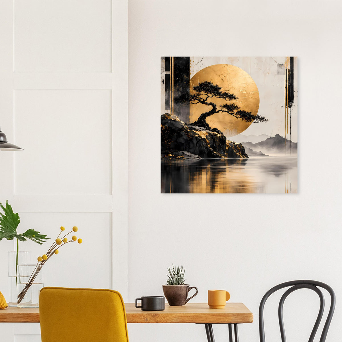 Poster mit goldenem Mond, dunkler Felslandschaft, Baum-Silhouette und Reflexion